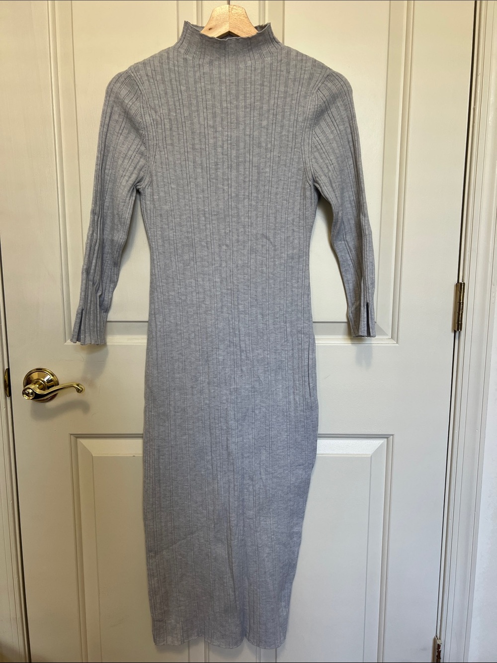 Slim Ribbed Long-Sleeve Midi Dress in Light Gray